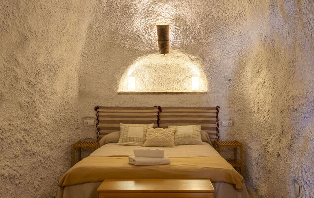 Cueva Mariana Pineda - Photo 10